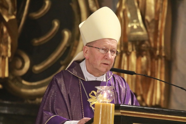 biskup zając w kościele świętego mikołaja